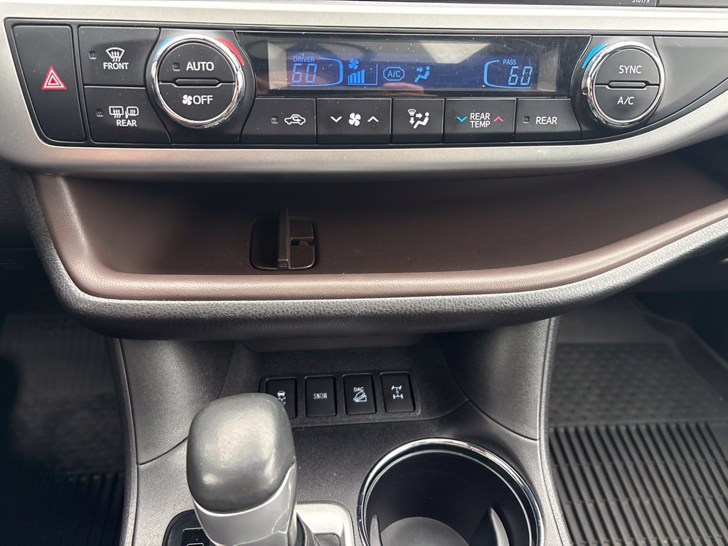Used 2017 Toyota Highlander XLE AWD/4WD image 22