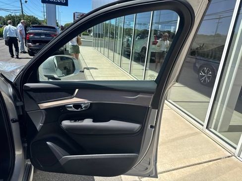 Certified 2025 Volvo XC90 B6 Plus AWD/4WD image 14