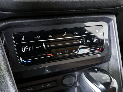 Certified 2023 Volkswagen Tiguan SE FWD image 18