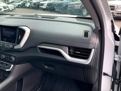 Used 2022 GMC Terrain SLE w/ Driver Convenience Package image 15