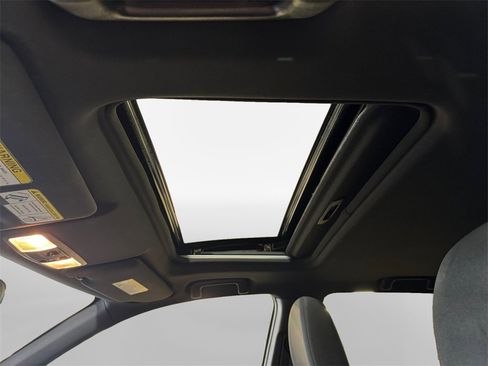 Used 2018 Mitsubishi Outlander LE image 23