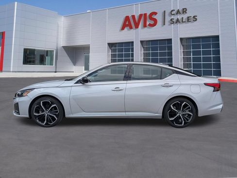 Used 2025 Nissan Altima 2.5 SR FWD image 10