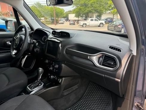 Used 2023 Jeep Renegade Latitude AWD/4WD image 7