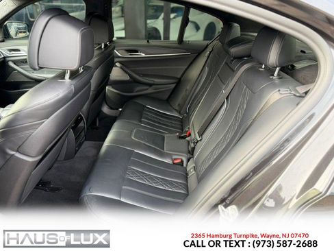 Used 2021 BMW M550i xDrive w/ Dynamic Handling Package image 14