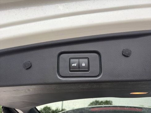 Used 2023 Nissan Pathfinder Platinum AWD/4WD image 32