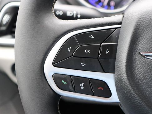 Used 2024 Chrysler Pacifica Touring-L FWD image 36
