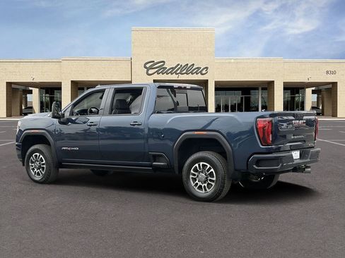 Used 2023 GMC Sierra 2500 AT4 w/ AT4 Preferred Package AWD/4WD image 7
