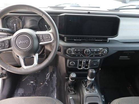 Used 2024 Jeep Wrangler Unlimited Sahara AWD/4WD image 28