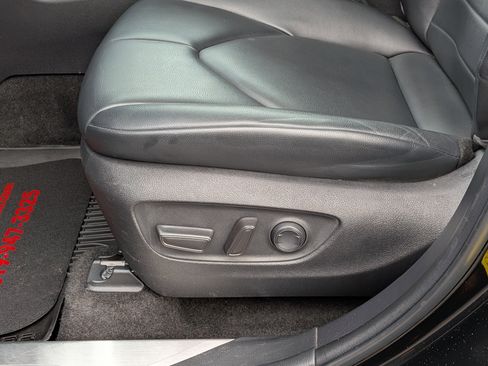 Certified 2023 Toyota Highlander XLE image 15