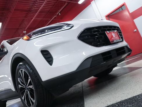 Used 2022 Ford Escape SE w/ SE Sport Appearance Package image 28