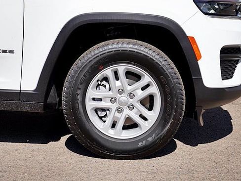 New 2024 Jeep Grand Cherokee Laredo AWD/4WD image 8