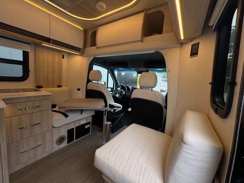 Used 2020 Mercedes-Benz Sprinter 3500 image 31