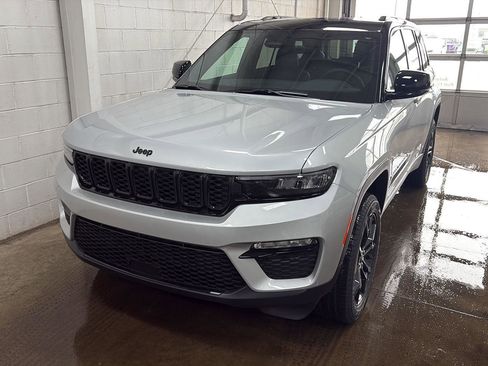 New 2025 Jeep Grand Cherokee Limited AWD/4WD image 2