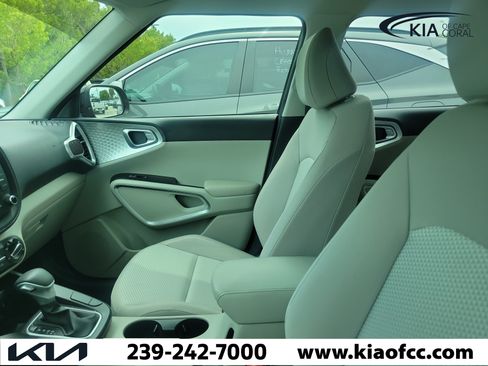 Certified 2023 Kia Soul LX w/ LX Technology Package FWD image 7