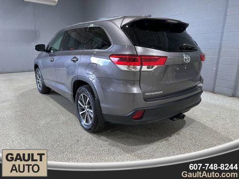 Used 2018 Toyota Highlander XLE AWD/4WD image 6
