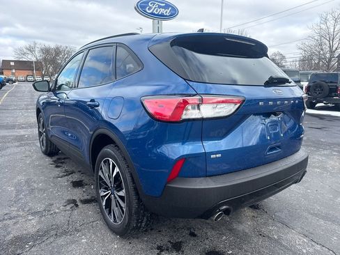 Used 2022 Ford Escape SE w/ SE Sport Appearance Package image 9