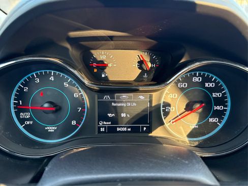 Used 2017 Chevrolet Cruze LT FWD image 16