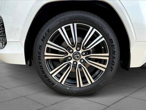 Used 2025 Lexus LX 700h Luxury w/ Appearance Package AWD/4WD image 11
