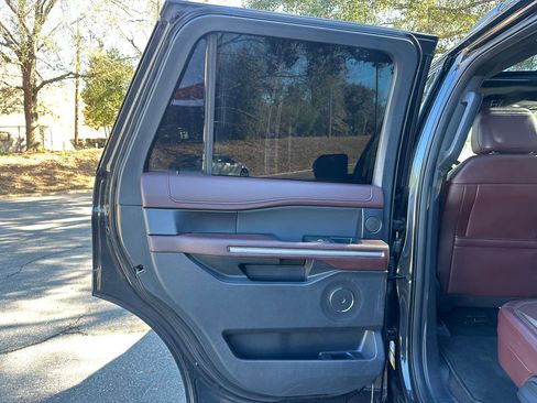 Used 2024 Ford Expedition Limited image 24