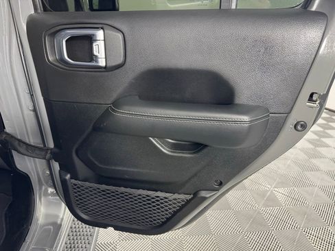 Used 2022 Jeep Wrangler Unlimited Sahara image 25