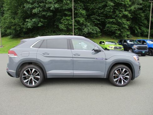 Used 2024 Volkswagen Atlas Cross Sport SEL Premium R-Line AWD/4WD image 4
