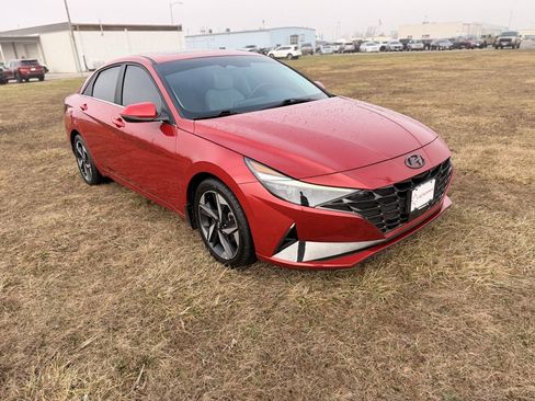 Used 2023 Hyundai Elantra Limited image 3