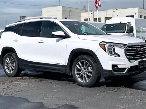 Used 2024 GMC Terrain SLT AWD/4WD image 1