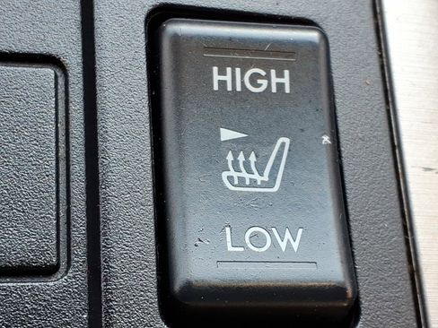 Used 2010 Subaru Outback 3.6R Limited w/ Popular Equipment Group 2A image 8