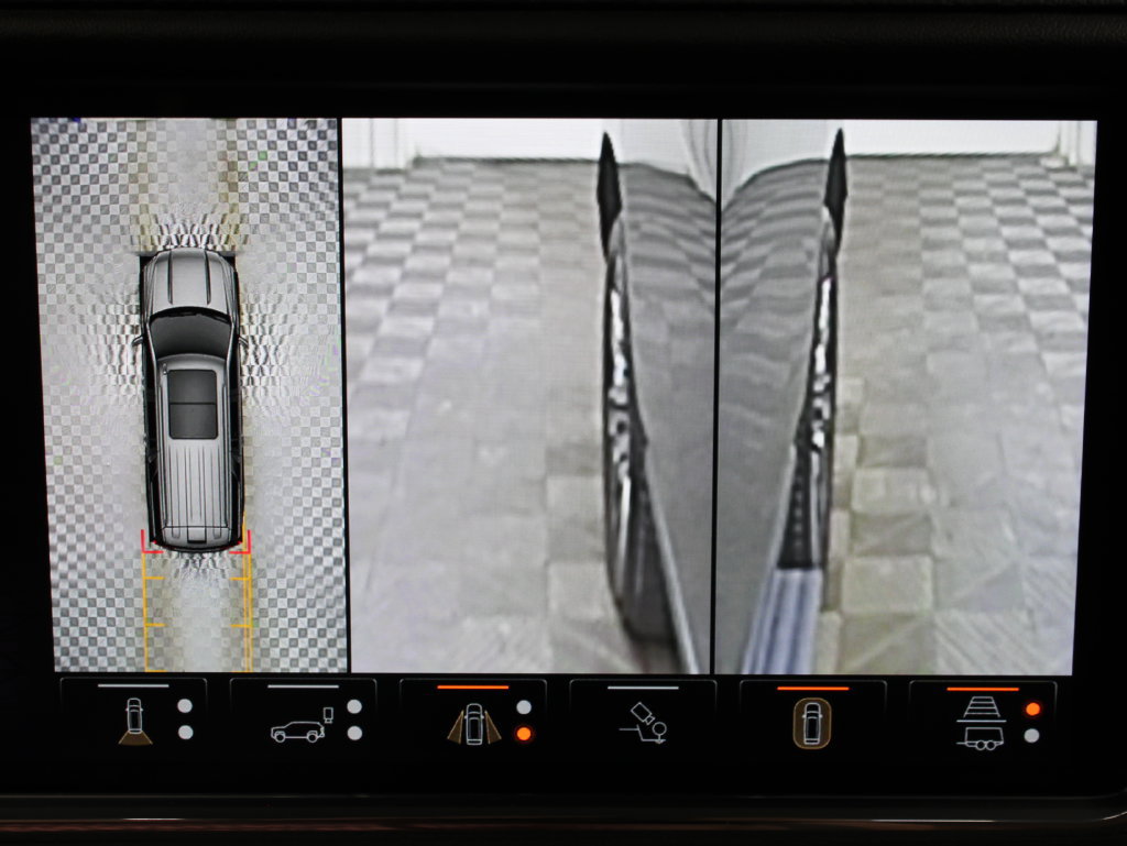 Used 2023 GMC Yukon Denali Ultimate AWD/4WD image 29
