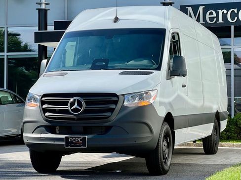 Used 2025 Mercedes-Benz Sprinter 2500 image 3