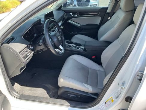 Used 2023 Honda Civic Touring image 2