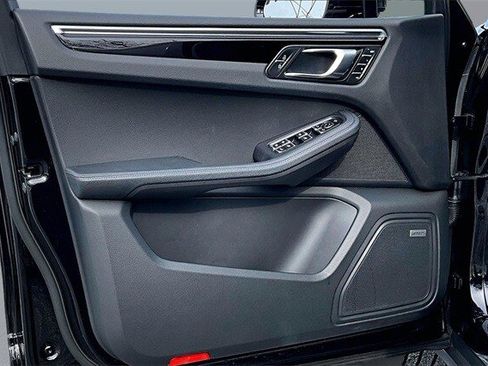 Used 2022 Porsche Macan image 23