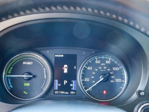 Used 2018 Mitsubishi Outlander 4WD Plug-In Hybrid image 28