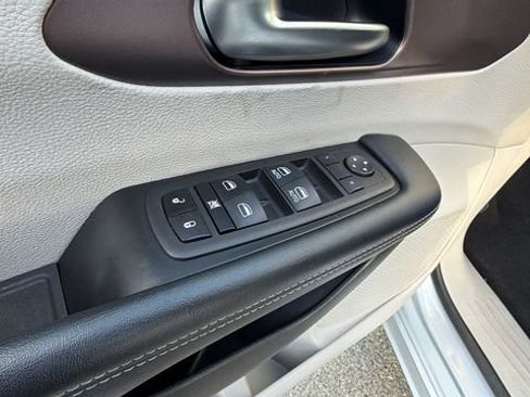 Used 2023 Chrysler Voyager LX FWD image 17