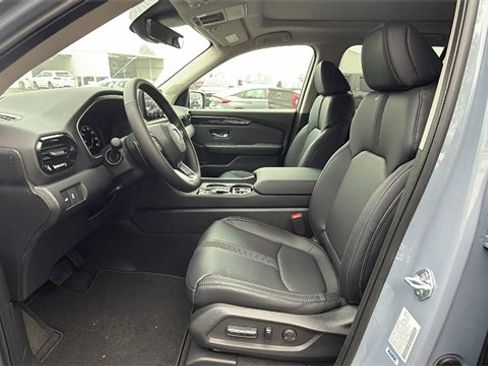 New 2025 Honda Pilot Touring image 32