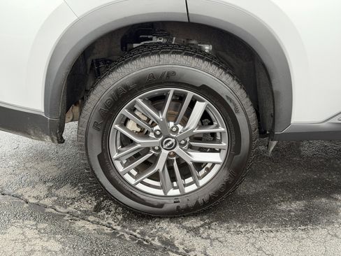 Used 2024 Nissan Rogue S image 11