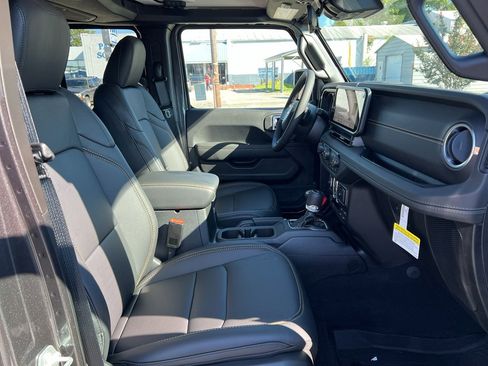 New 2025 Jeep Gladiator Sport image 20