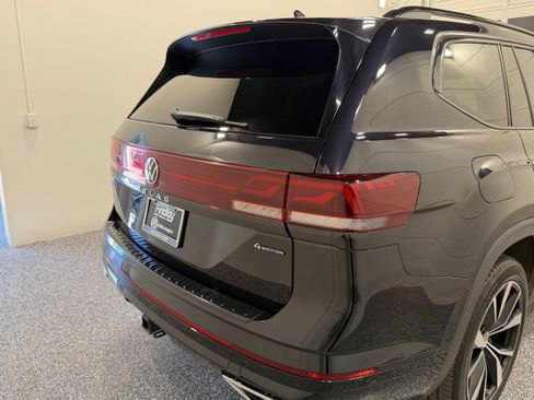 Used 2024 Volkswagen Atlas SEL Premium R-Line AWD/4WD image 17
