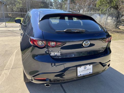 Used 2019 MAZDA MAZDA3 Base 4dr Hatchback image 9