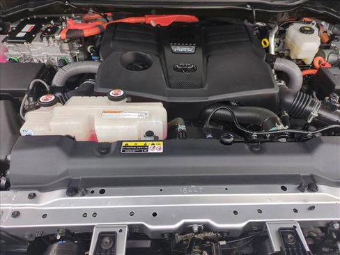 Used 2024 Toyota Tundra Platinum image 26