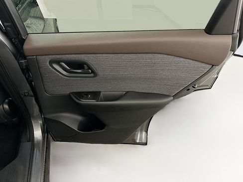 Used 2023 Nissan Rogue S image 30