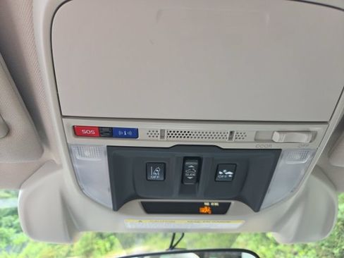 Used 2020 Subaru Forester Premium AWD/4WD image 11