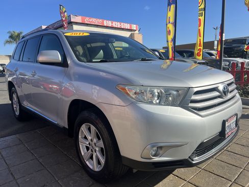 Used 2011 Toyota Highlander SE image 1