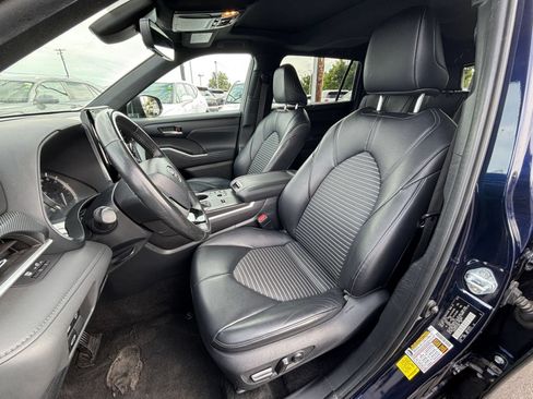 Used 2024 Toyota Highlander XSE FWD image 35