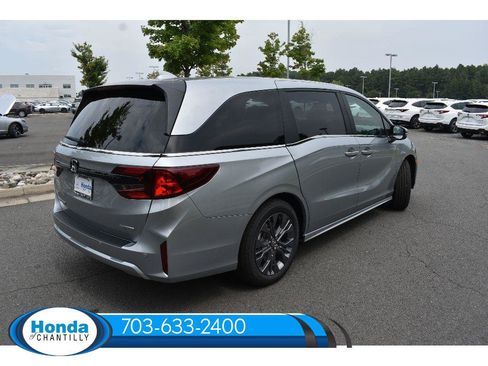 New 2026 Honda Odyssey Touring image 7
