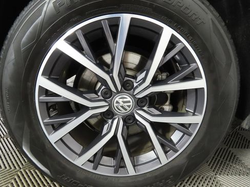 Used 2021 Volkswagen Tiguan S image 32