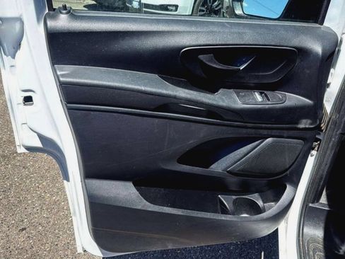 Used 2023 Mercedes-Benz Metris image 16