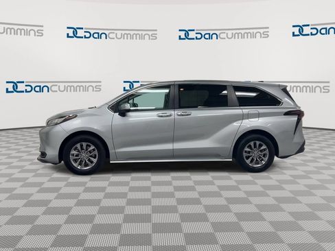 Used 2023 Toyota Sienna LE FWD image 5