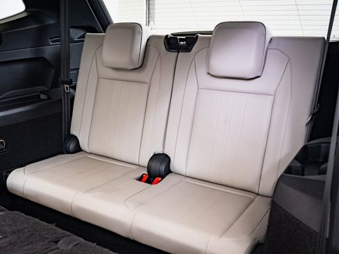 Used 2024 Volkswagen Tiguan SE R-Line image 36