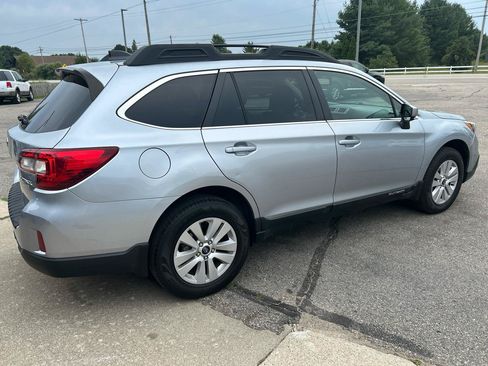 Used 2017 Subaru Outback 2.5i Premium AWD/4WD image 4
